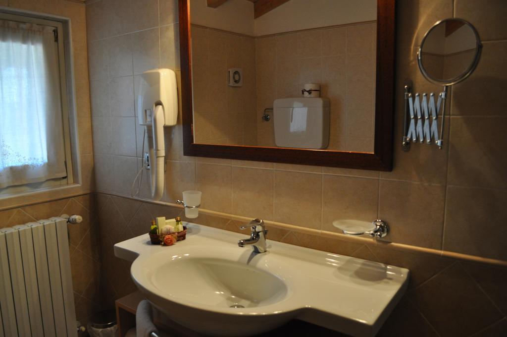 Hotel La Corte Bedizzole Стая снимка