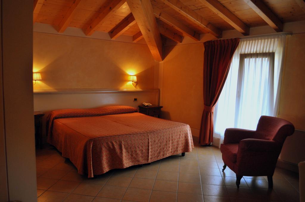 Hotel La Corte Bedizzole Стая снимка